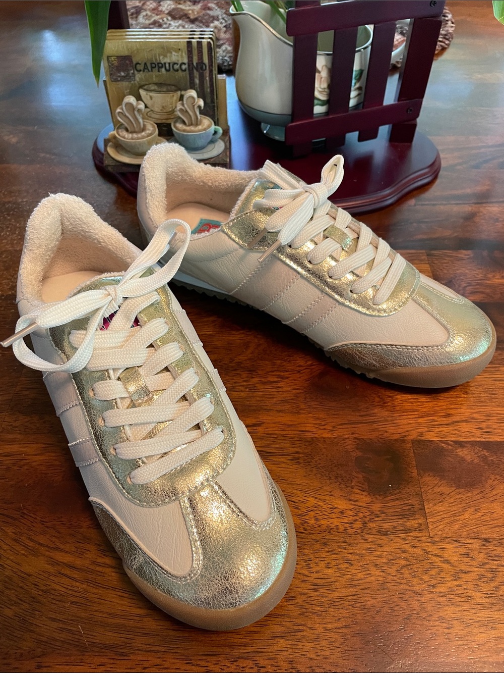 NOT RATED Madrid Sneaker Women’s 6 Beige Gold